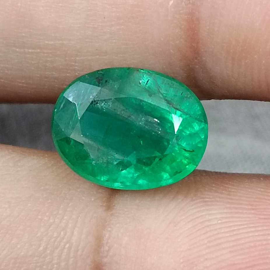 5.72ct Vivid medium green oval cut Swat emerald./