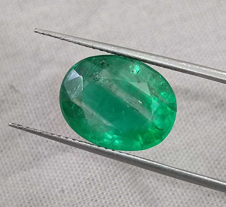 5.72ct Vivid medium green oval cut Swat emerald.