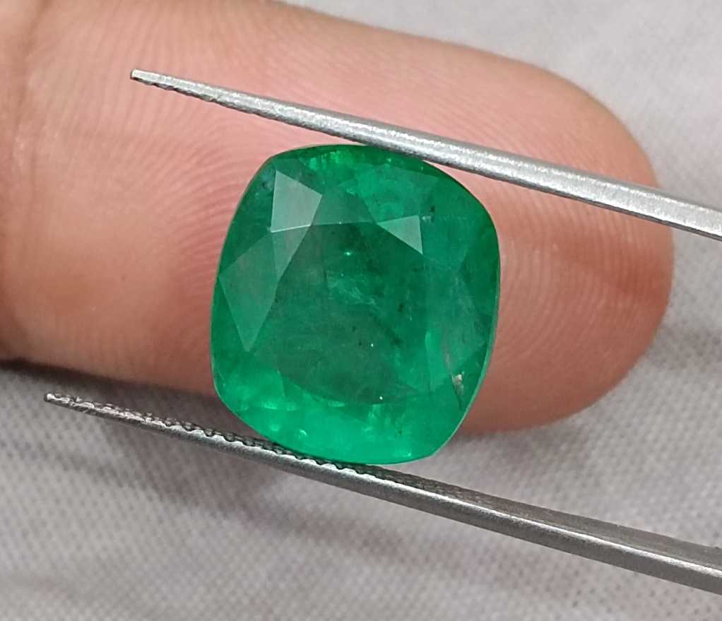 7.30ct Medium Bright green cushion cut Swat emerald.