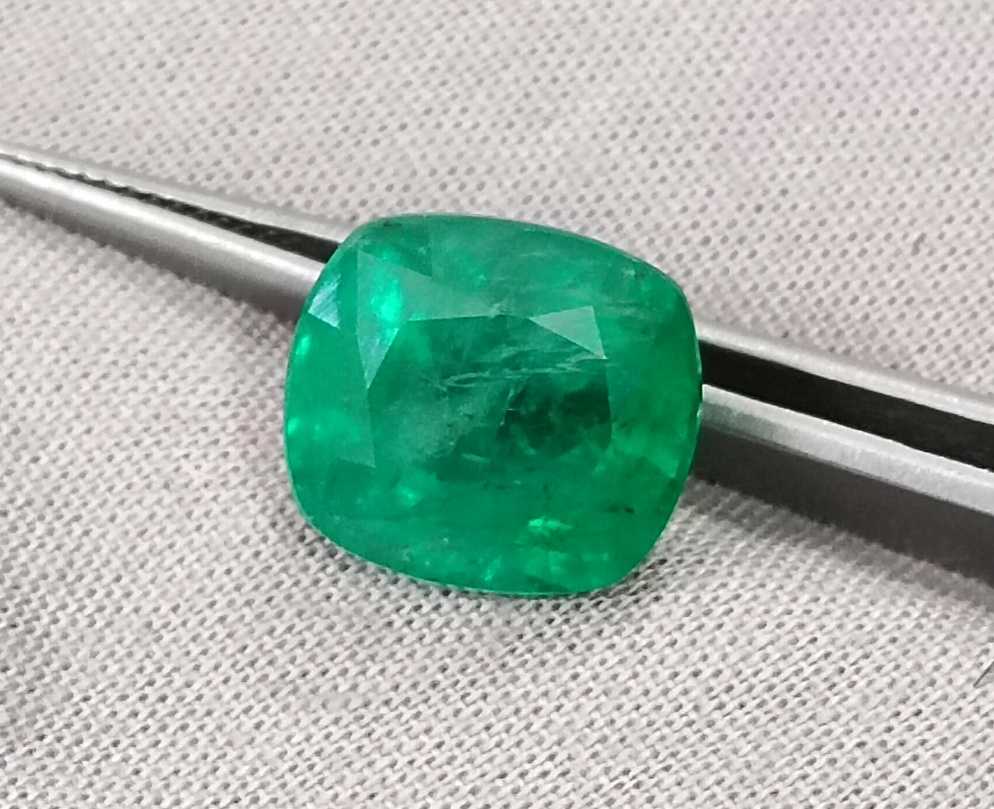 7.30ct Medium Bright green cushion cut Swat emerald.