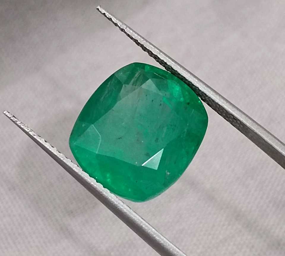 7.30ct Medium Bright green cushion cut Swat emerald.