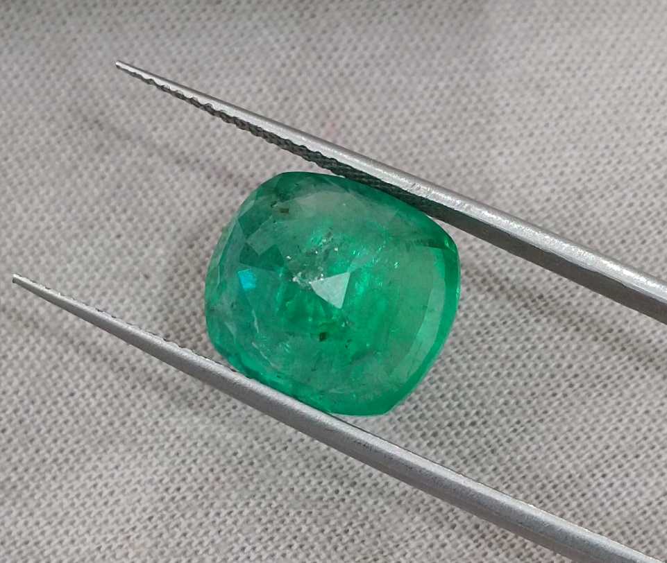 7.30ct Medium Bright green cushion cut Swat emerald.