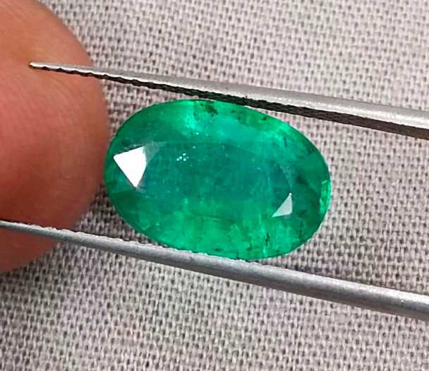 3.60ct Vivid deep green oval cut Swat emerald 