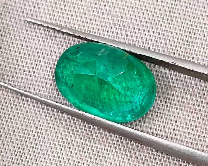 3.60ct Vivid deep green oval cut Swat emerald 
