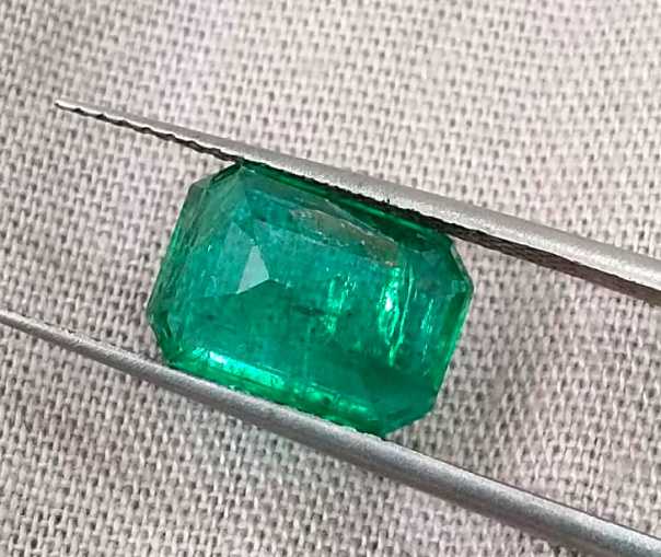 2.50ct High quality deep vivid green octagon cut Zambian emerald 