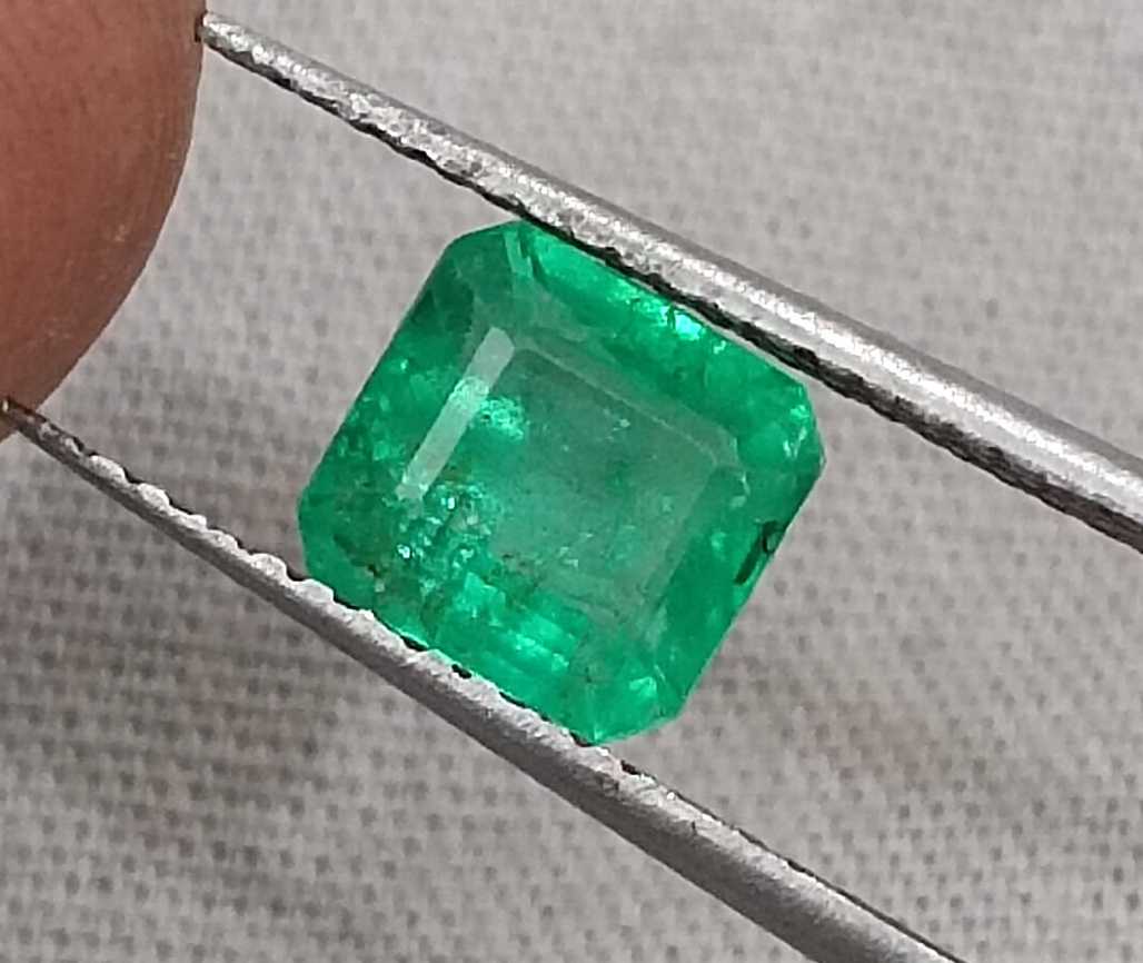 1.34ct Vivid green Octagon cut Colombian emerald 