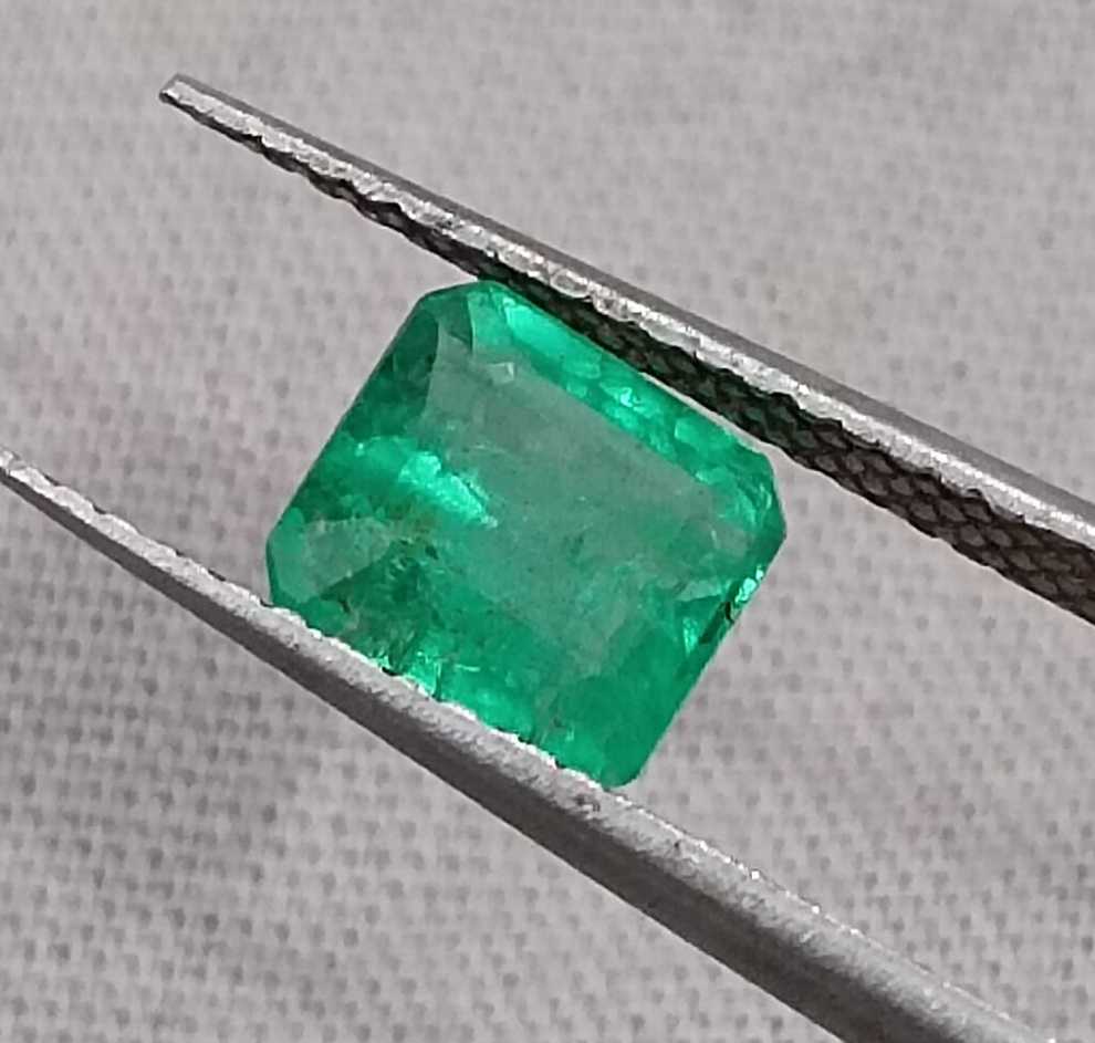 1.34ct Vivid green Octagon cut Colombian emerald 