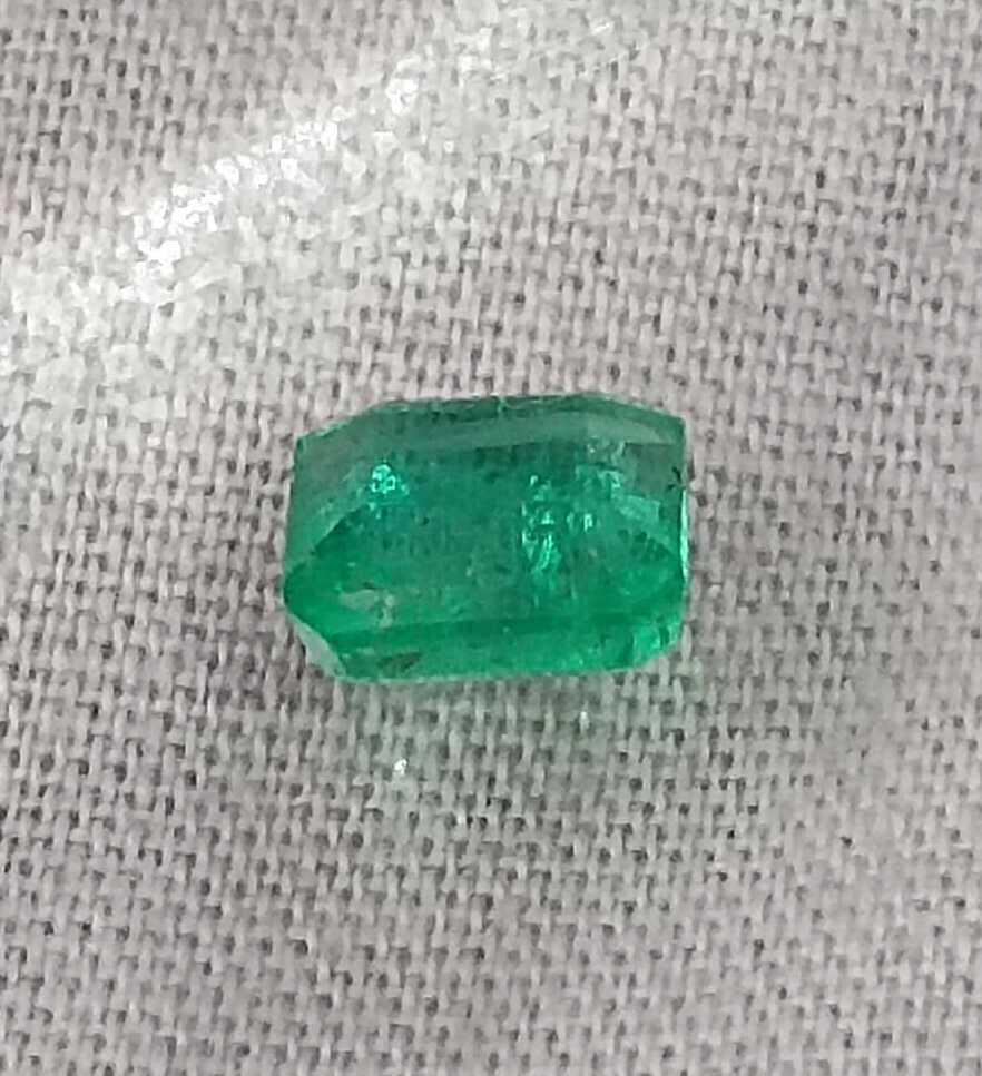 1.34ct Vivid green Octagon cut Colombian emerald 