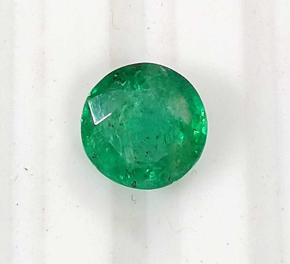 0.88ct Vivid green round cut Zambian emerald 