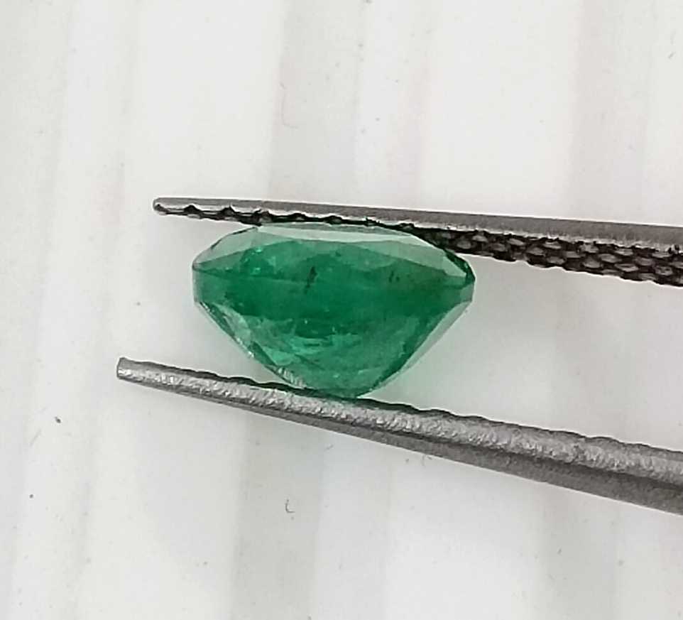 0.88ct Vivid green round cut Zambian emerald 