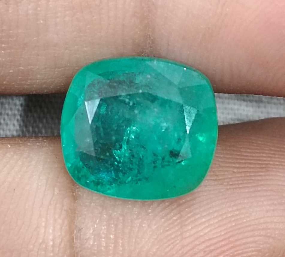 6.86cts Medium green Zambian emerald natural cushion cut gemstone