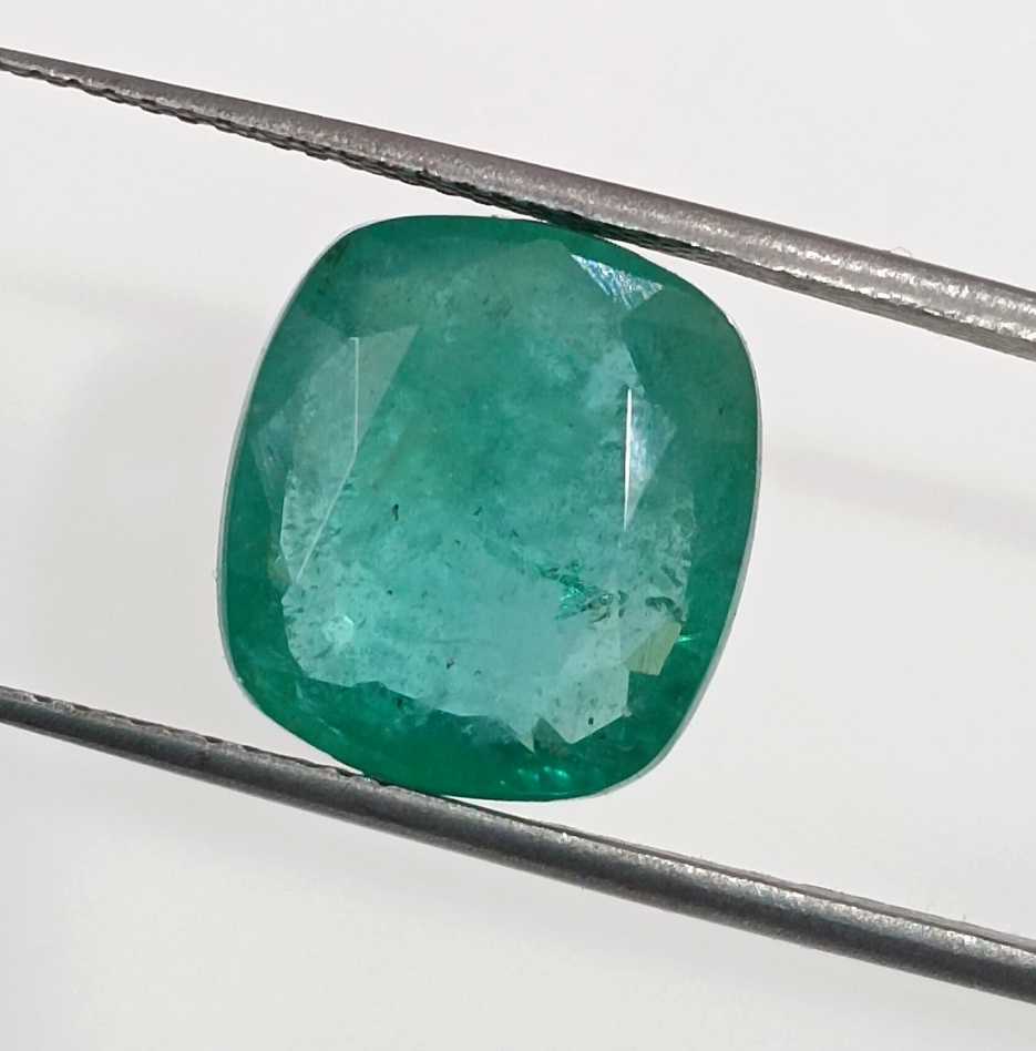 6.86cts Medium green Zambian emerald natural cushion cut gemstone
