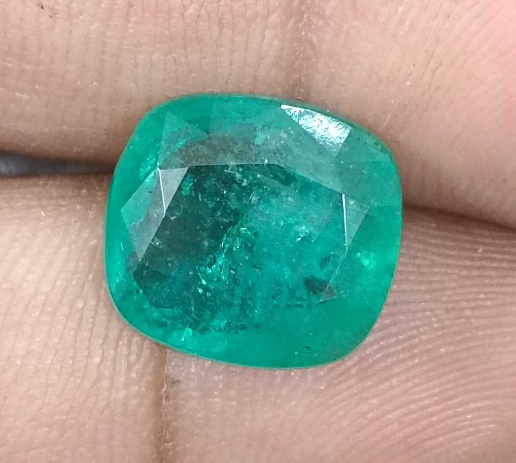 6.86cts Medium green Zambian emerald natural cushion cut gemstone