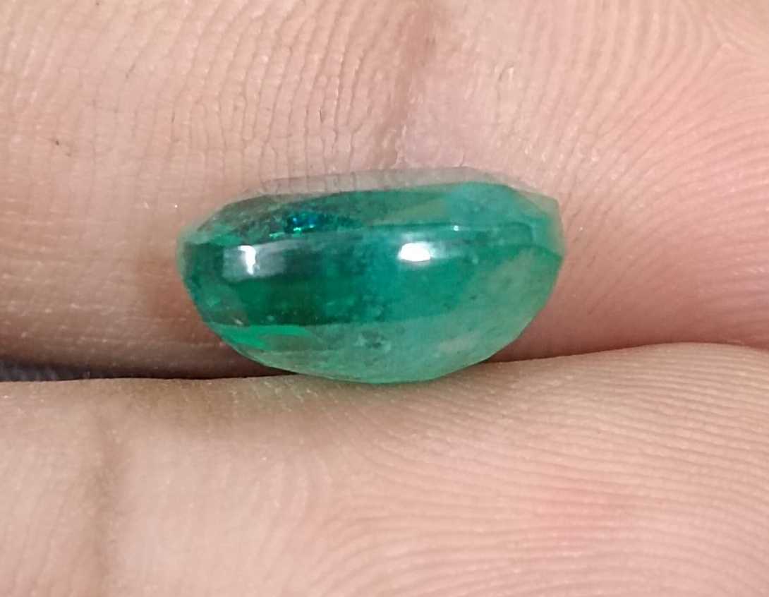6.86cts Medium green Zambian emerald natural cushion cut gemstone