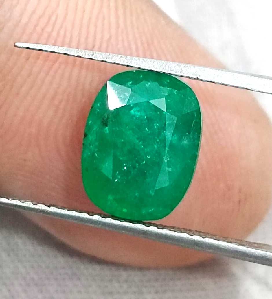 2.80ct Deep leaf green cushion cut Zambian emerald gemstone 