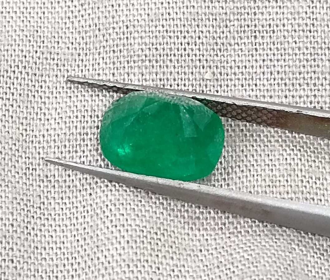 2.80ct Deep leaf green cushion cut Zambian emerald gemstone 