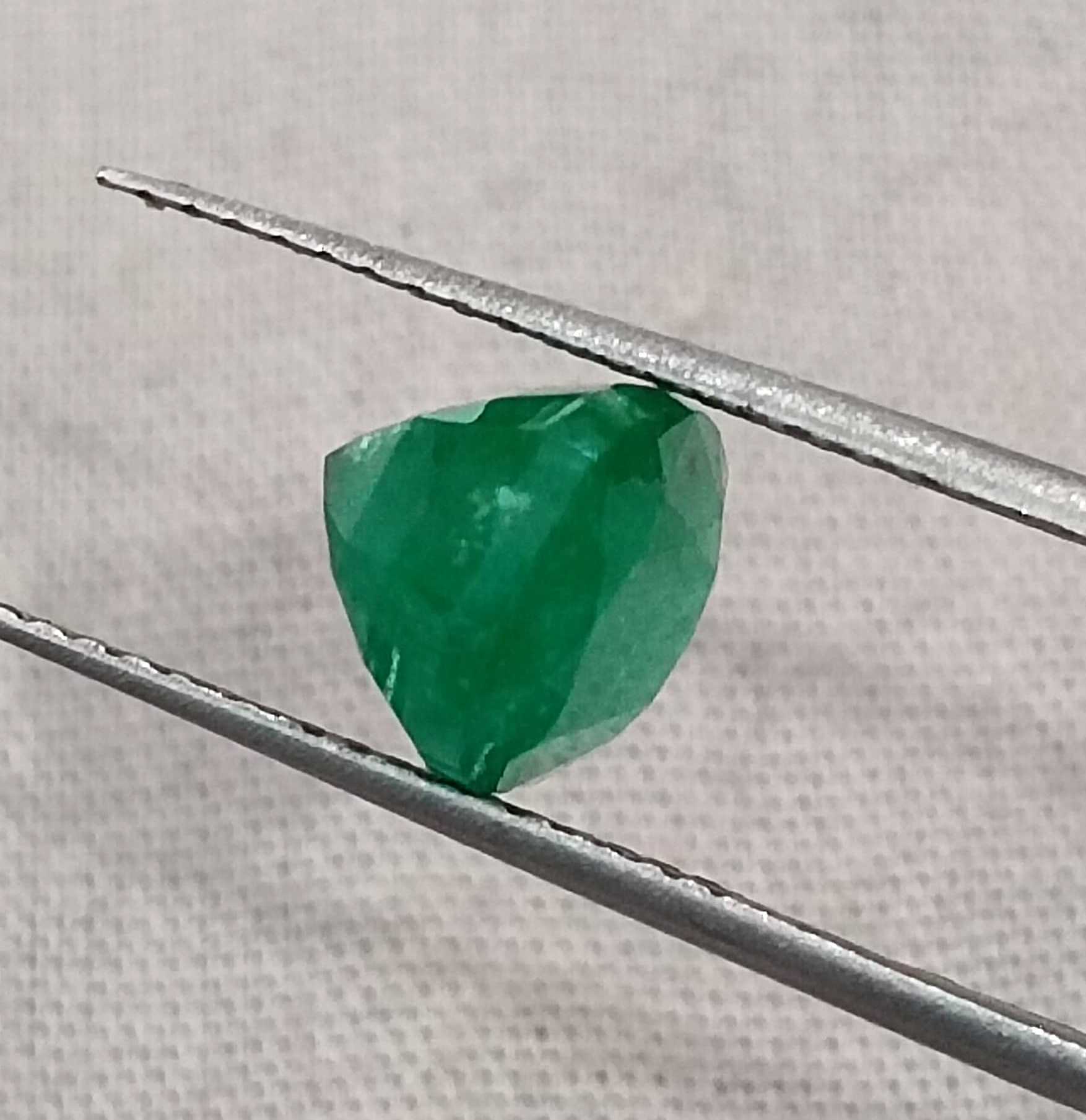 2.80ct Deep leaf green cushion cut Zambian emerald gemstone 