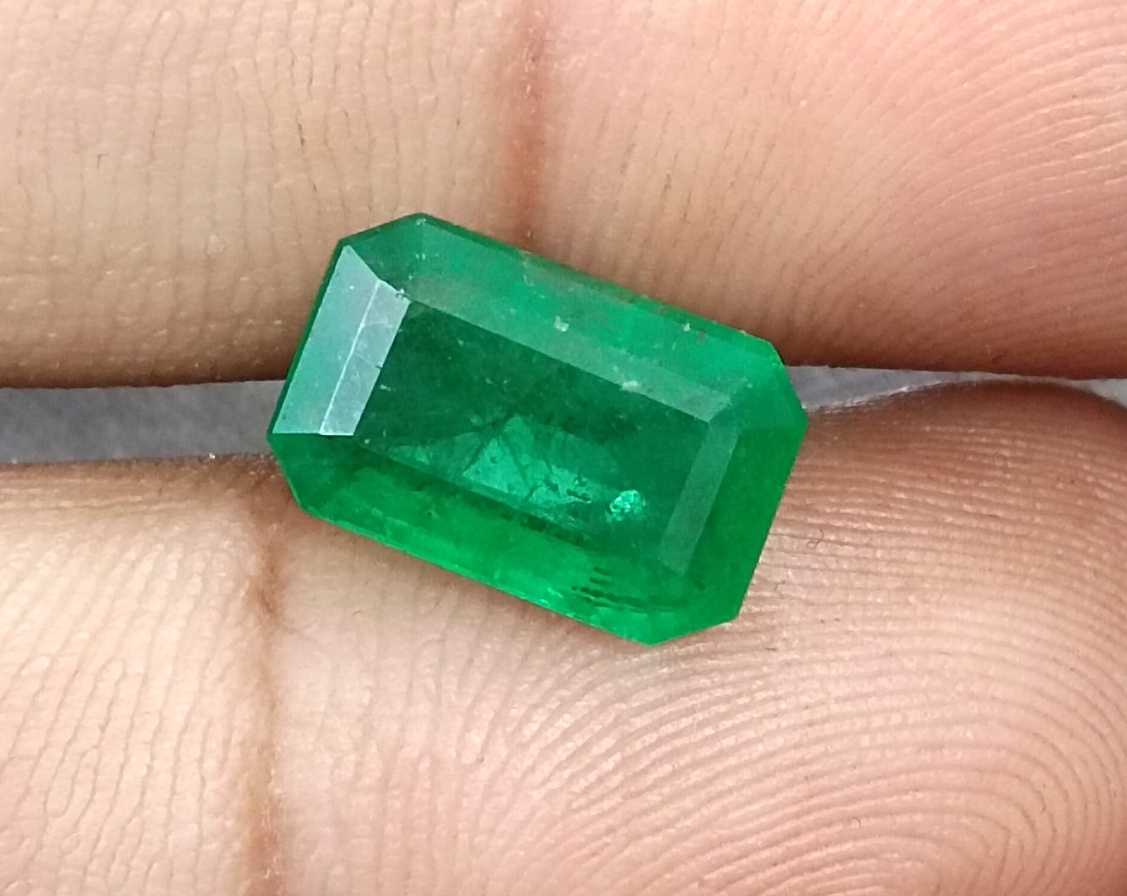 4.31ct GSI USA certified Swat emerald deep green gemstone