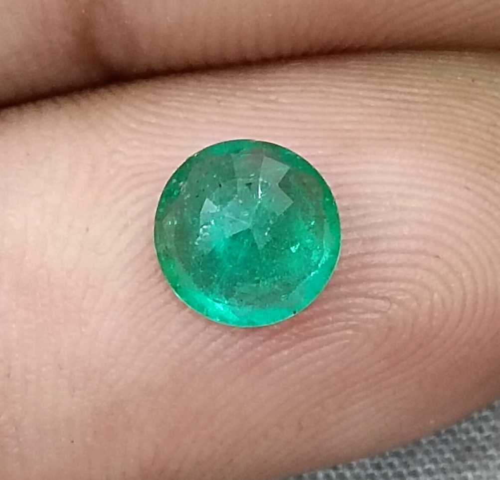 1.00ct GSI certified medium bright shamrock green Zambian emerald round cut