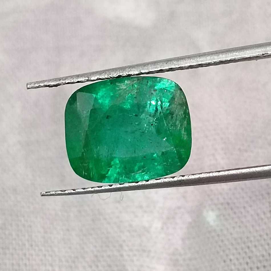 2.62ct Certified deep vibrant green Zambian emerald cushion cut stone 