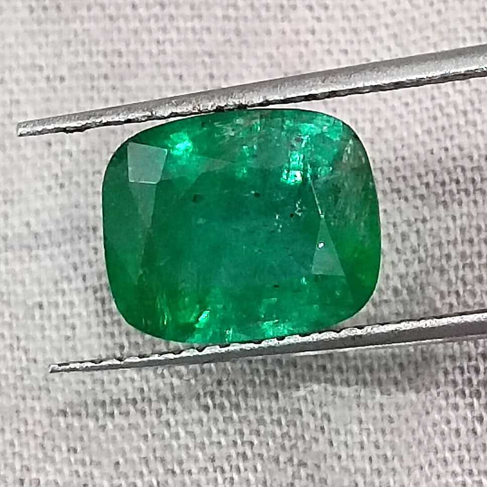 2.62ct Certified deep vibrant green Zambian emerald cushion cut stone 