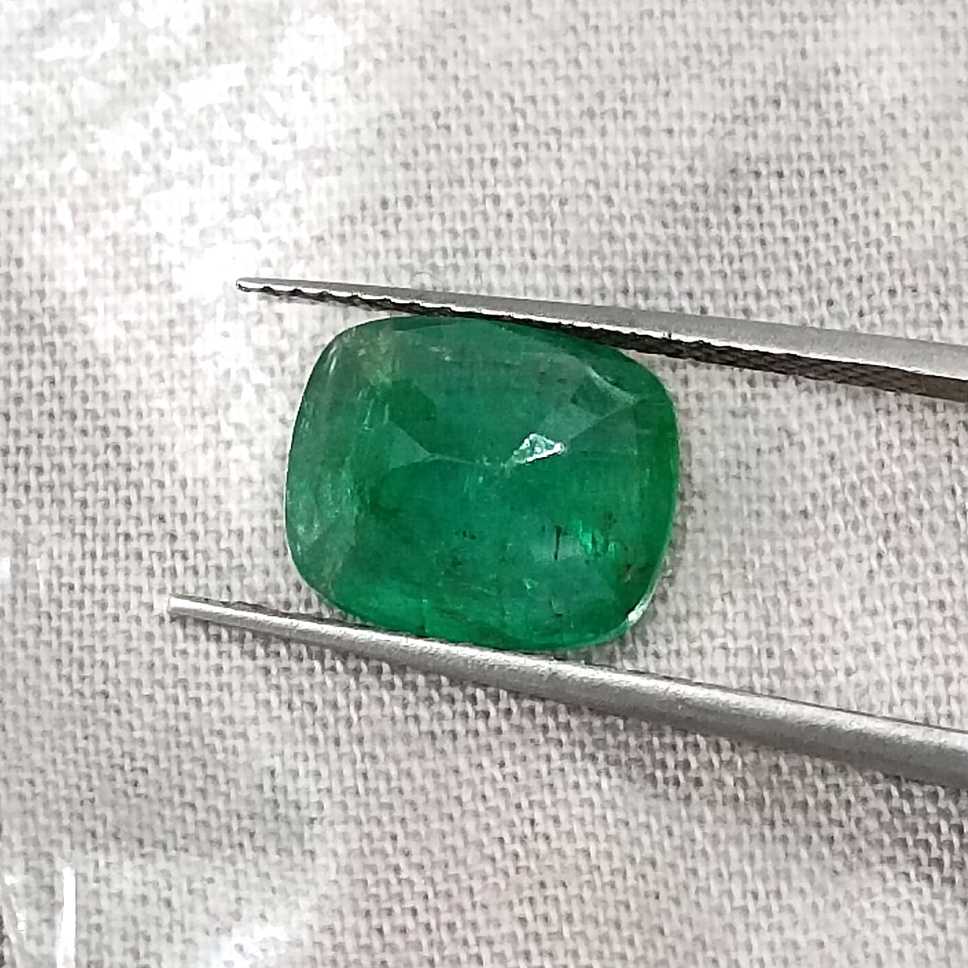 2.62ct Certified deep vibrant green Zambian emerald cushion cut stone 