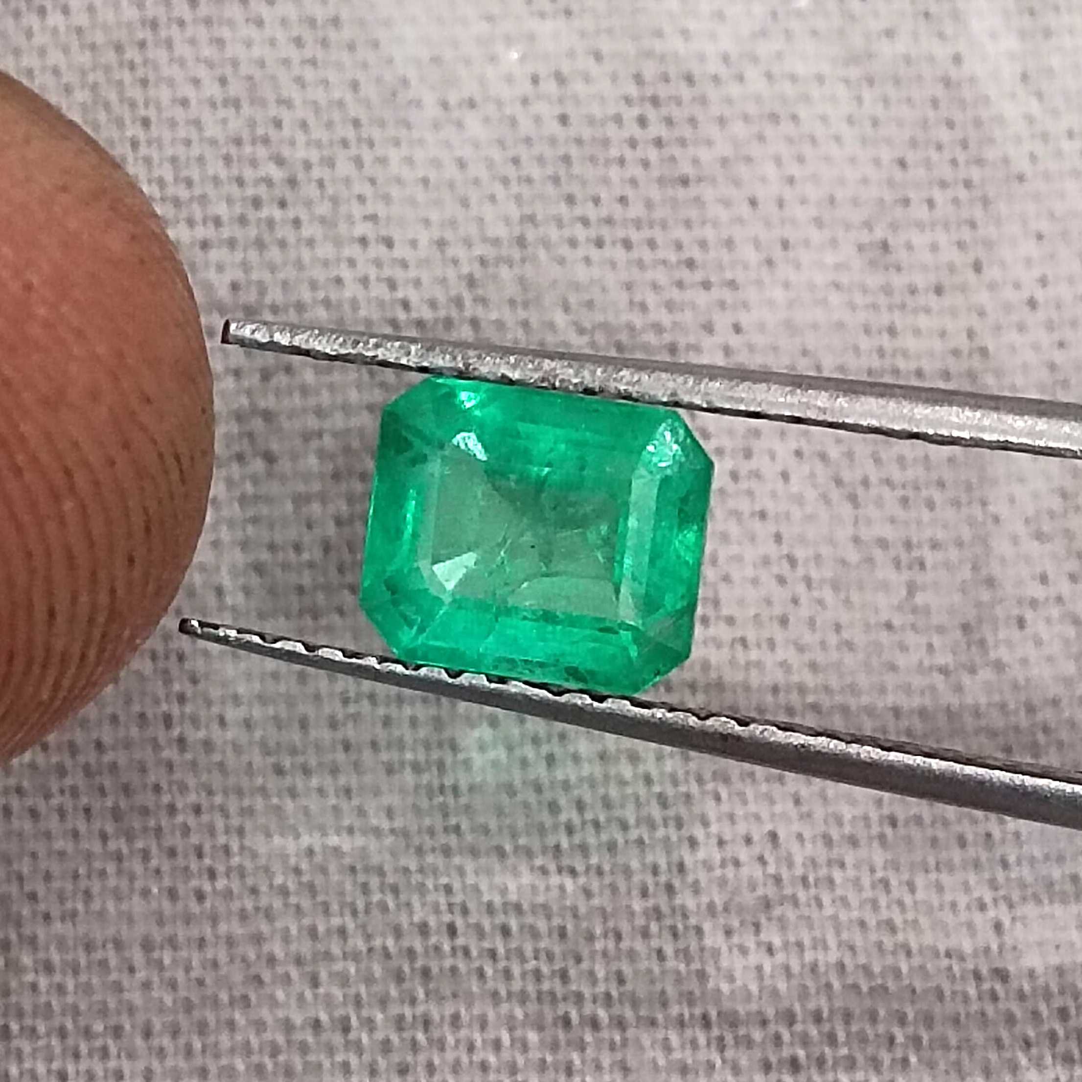 1.07ct Panjshir emerald GSI certified neon green octagon cut gemstone/