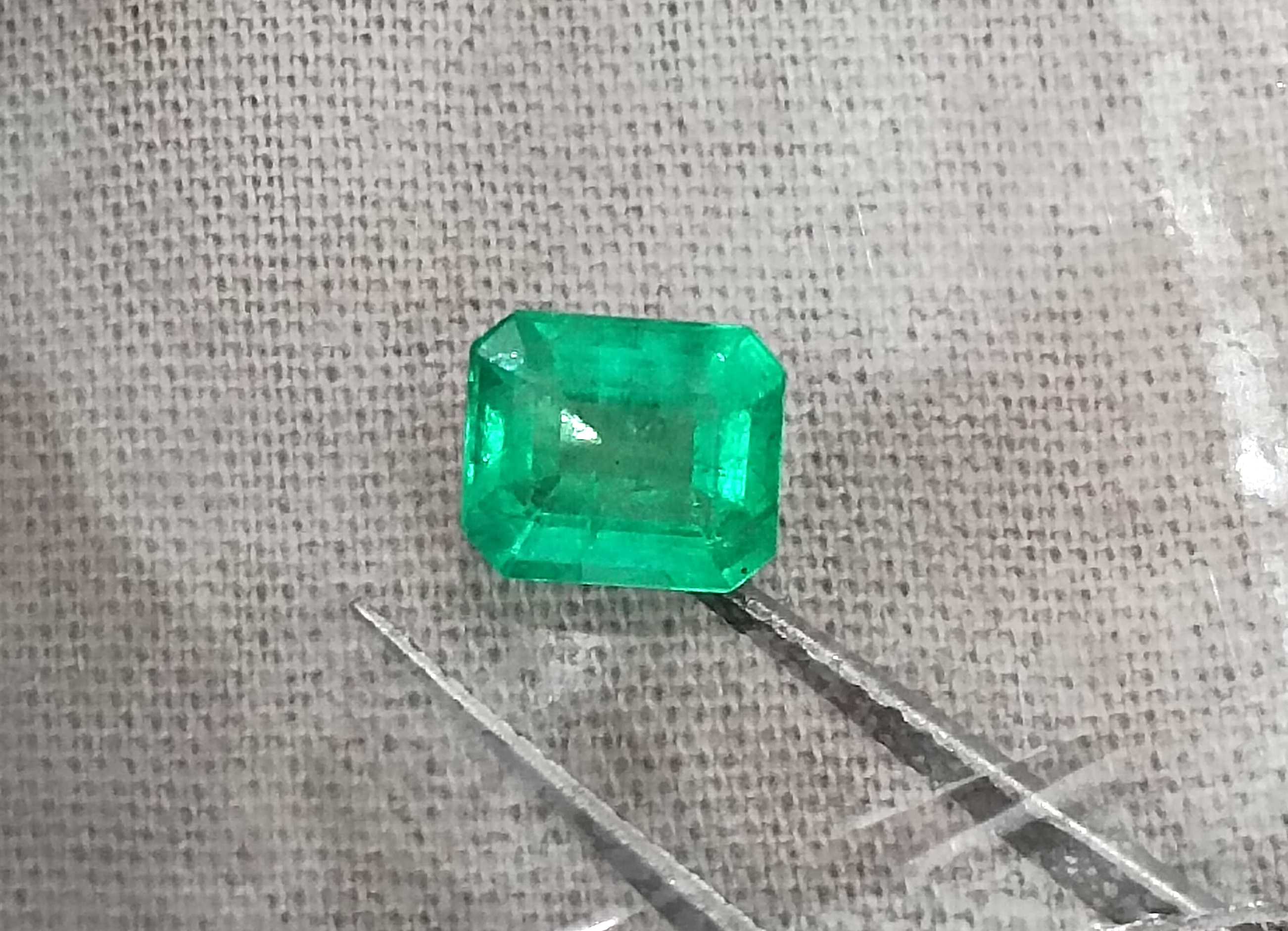 1.07ct Panjshir emerald GSI certified neon green octagon cut gemstone