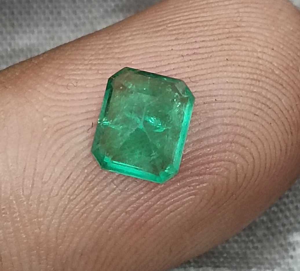 1.07ct Panjshir emerald GSI certified neon green octagon cut gemstone