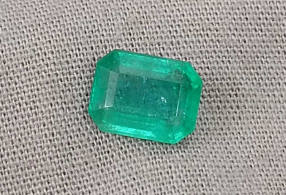 2.14ct GSI certified medium light green Zambian emerald Octagon Cut Stone 