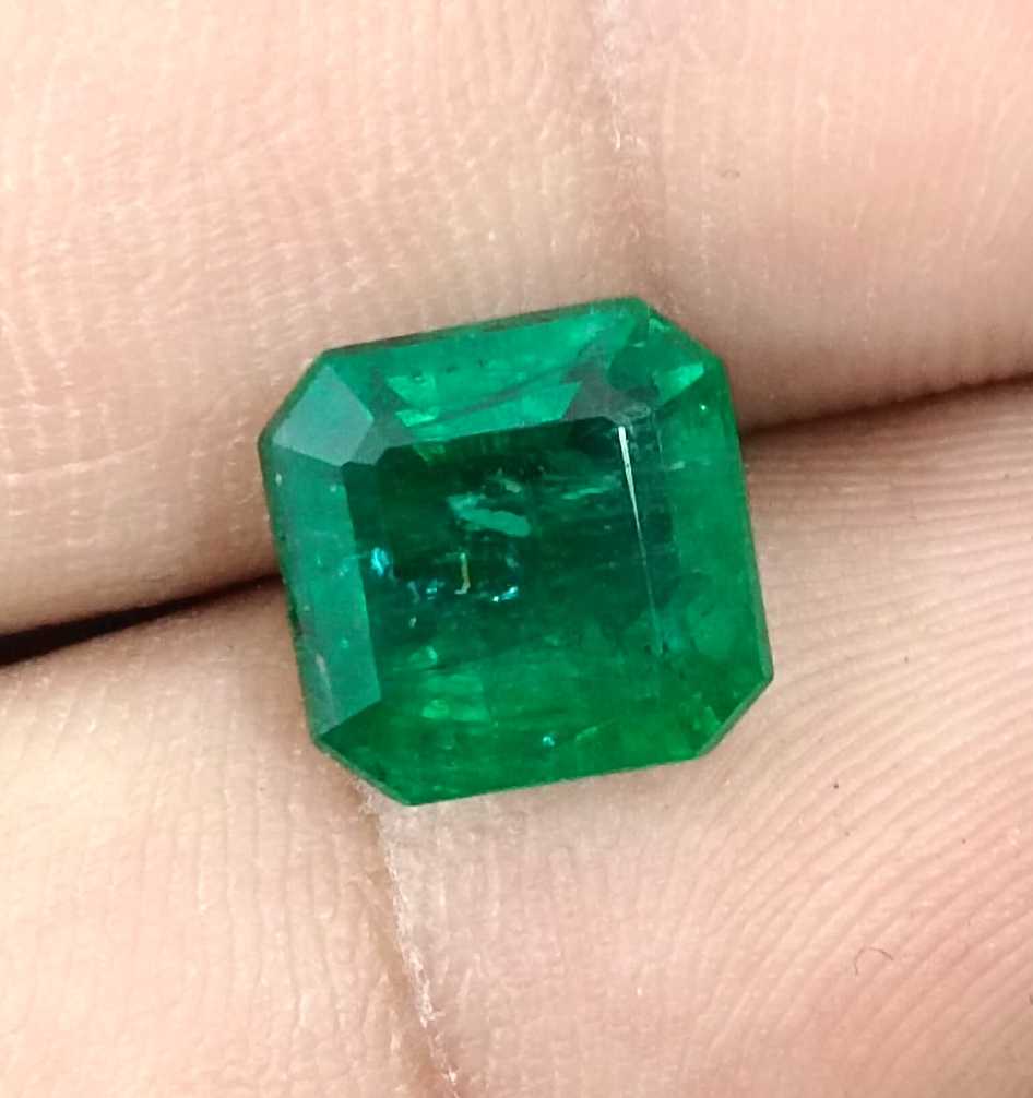4.78ct GSI certified exceptional top vivid green Zambian emerald 