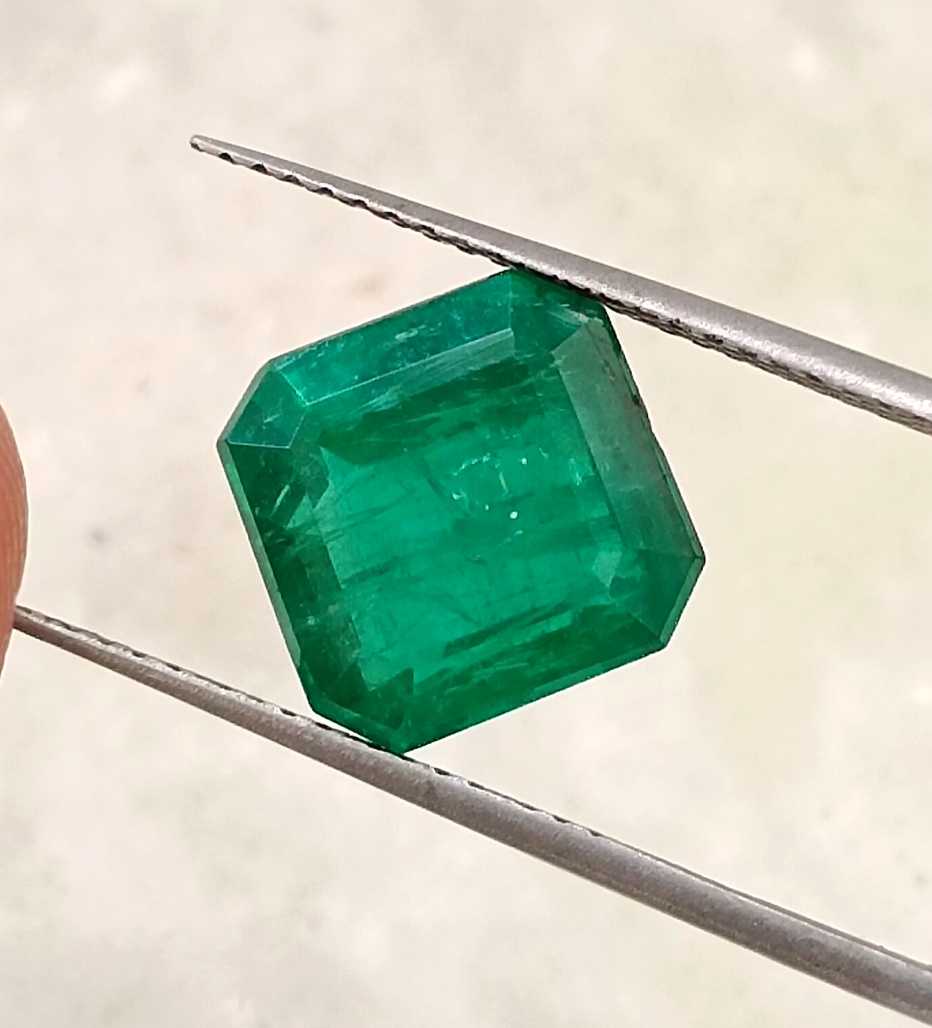 4.78ct GSI certified exceptional top vivid green Zambian emerald 