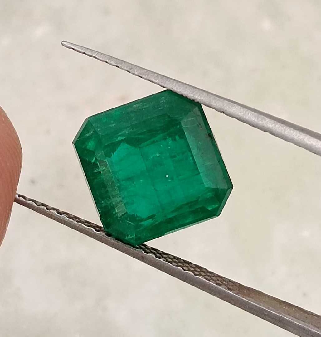 4.78ct GSI certified exceptional top vivid green Zambian emerald 