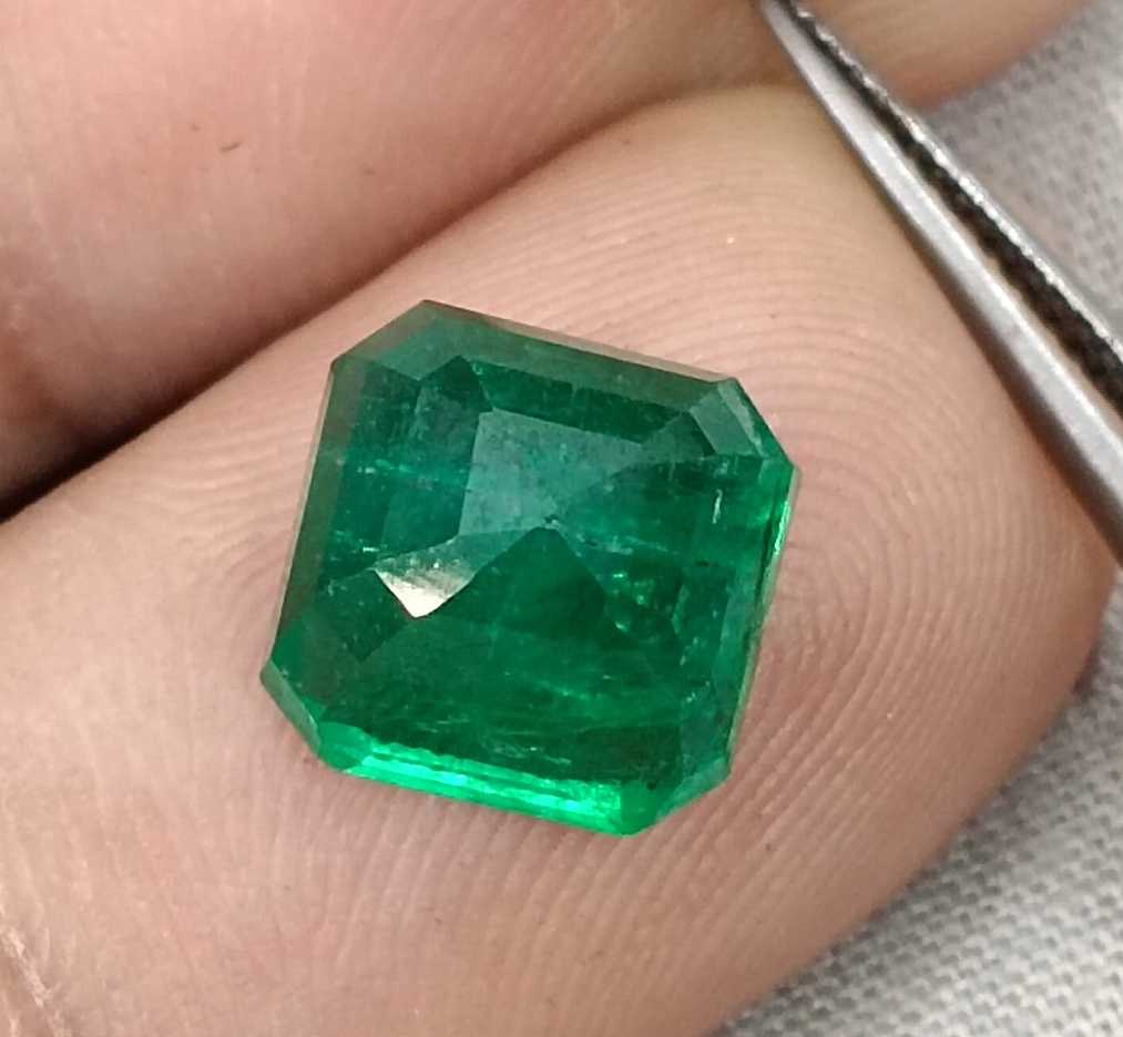 4.78ct GSI certified exceptional top vivid green Zambian emerald 