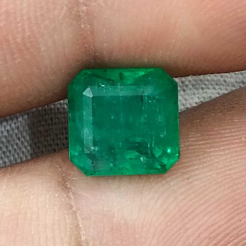 3.53ct GSI certified bright shamrock green Zambian emerald octagon cut gemstone 