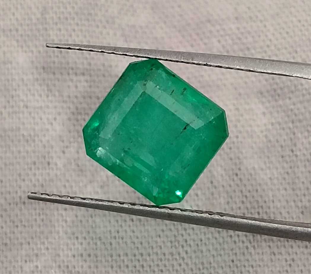 3.53ct GSI certified bright shamrock green Zambian emerald octagon cut gemstone 