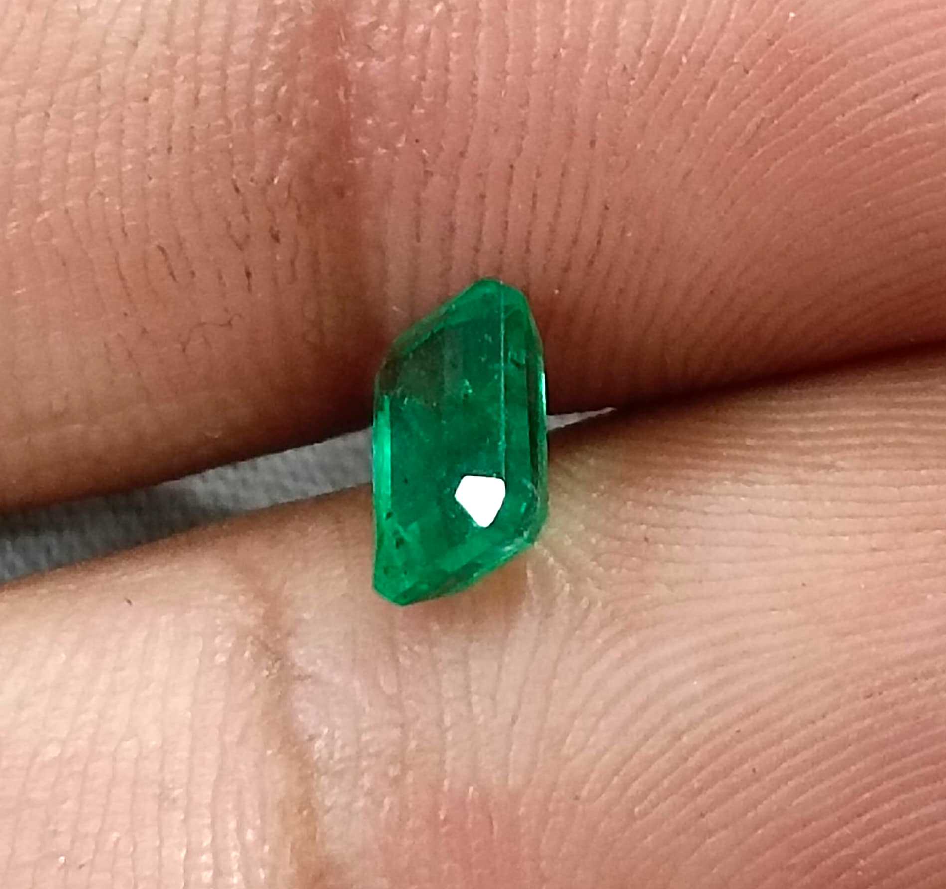 0.98ct GSI USA certified octagon cut vivid green Zambian emerald stone 