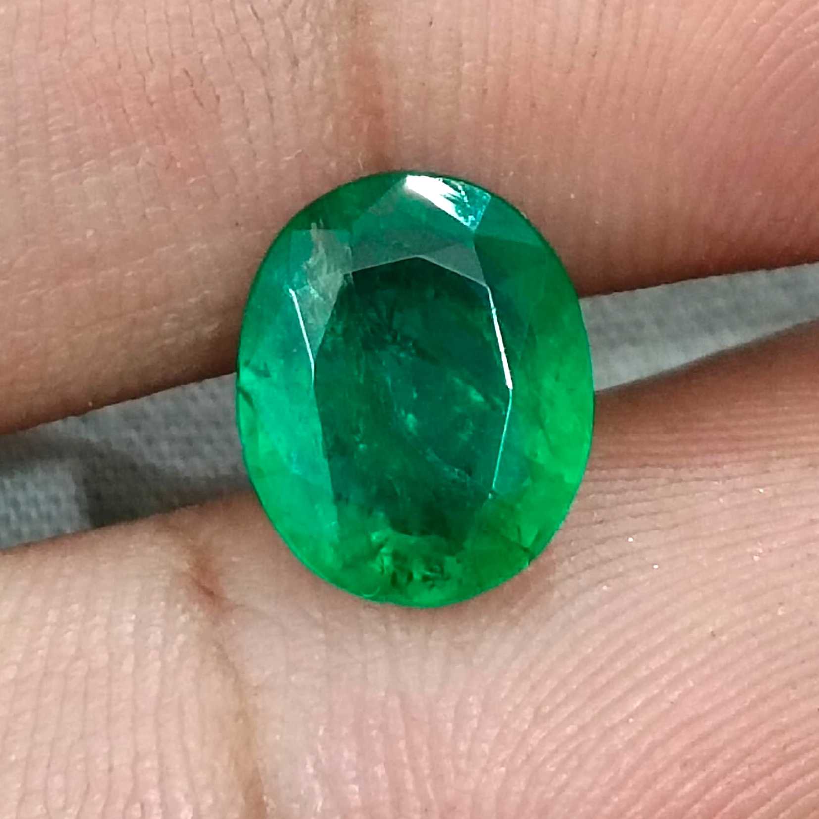 2.68ct Vivid green oval cut certified natural Zambian emerald 