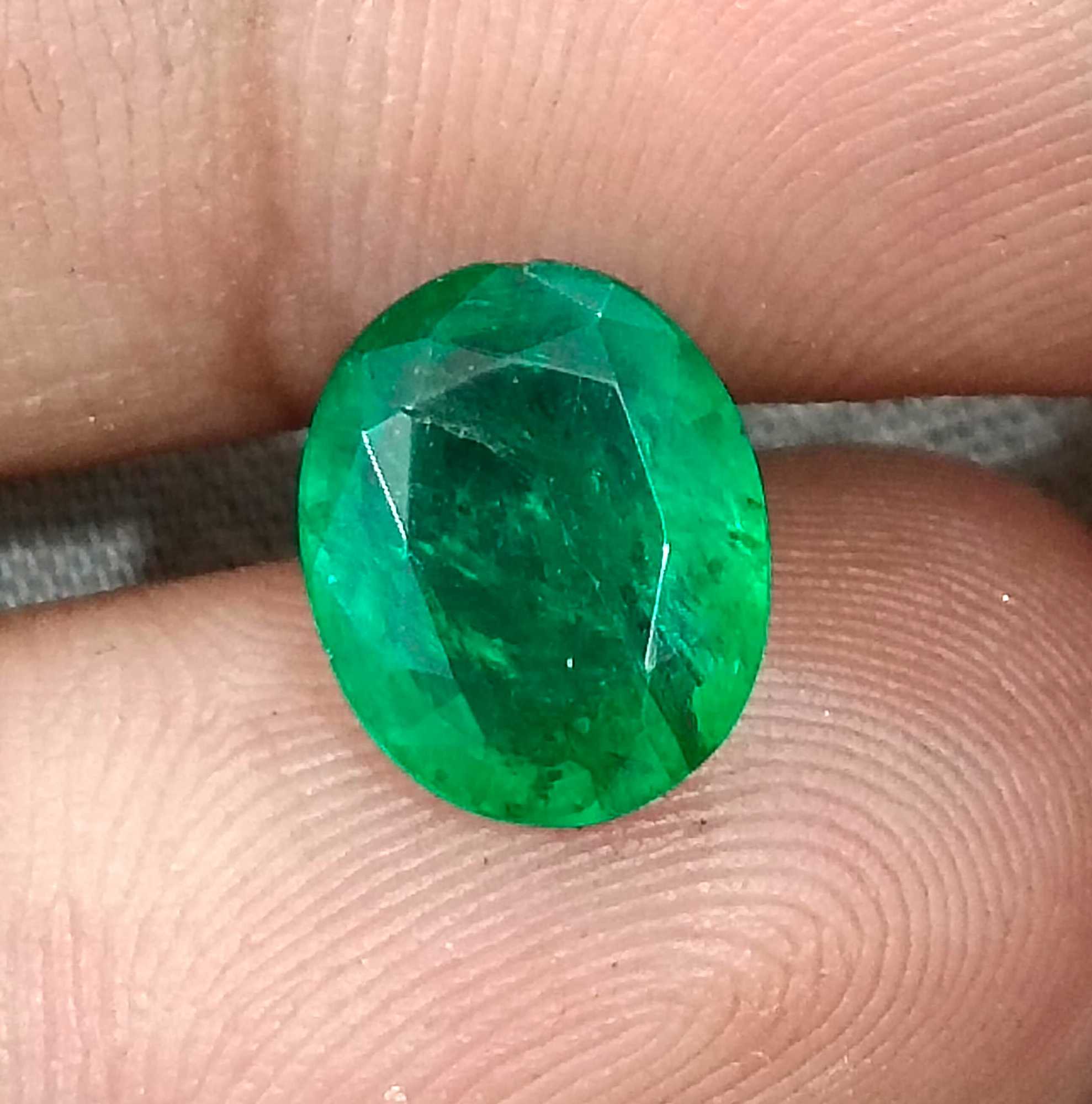 2.68ct Vivid green oval cut certified natural Zambian emerald 