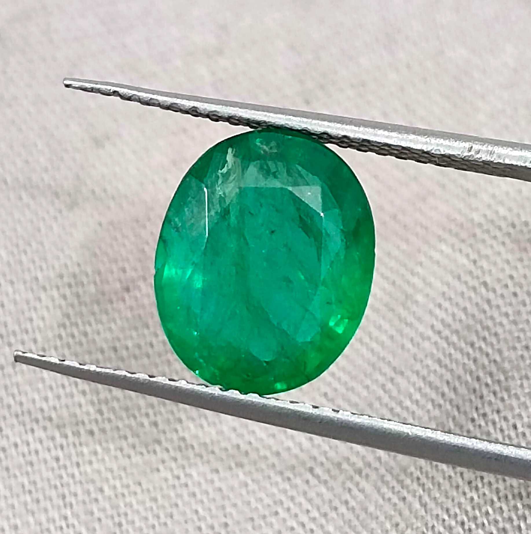 2.68ct Vivid green oval cut certified natural Zambian emerald 