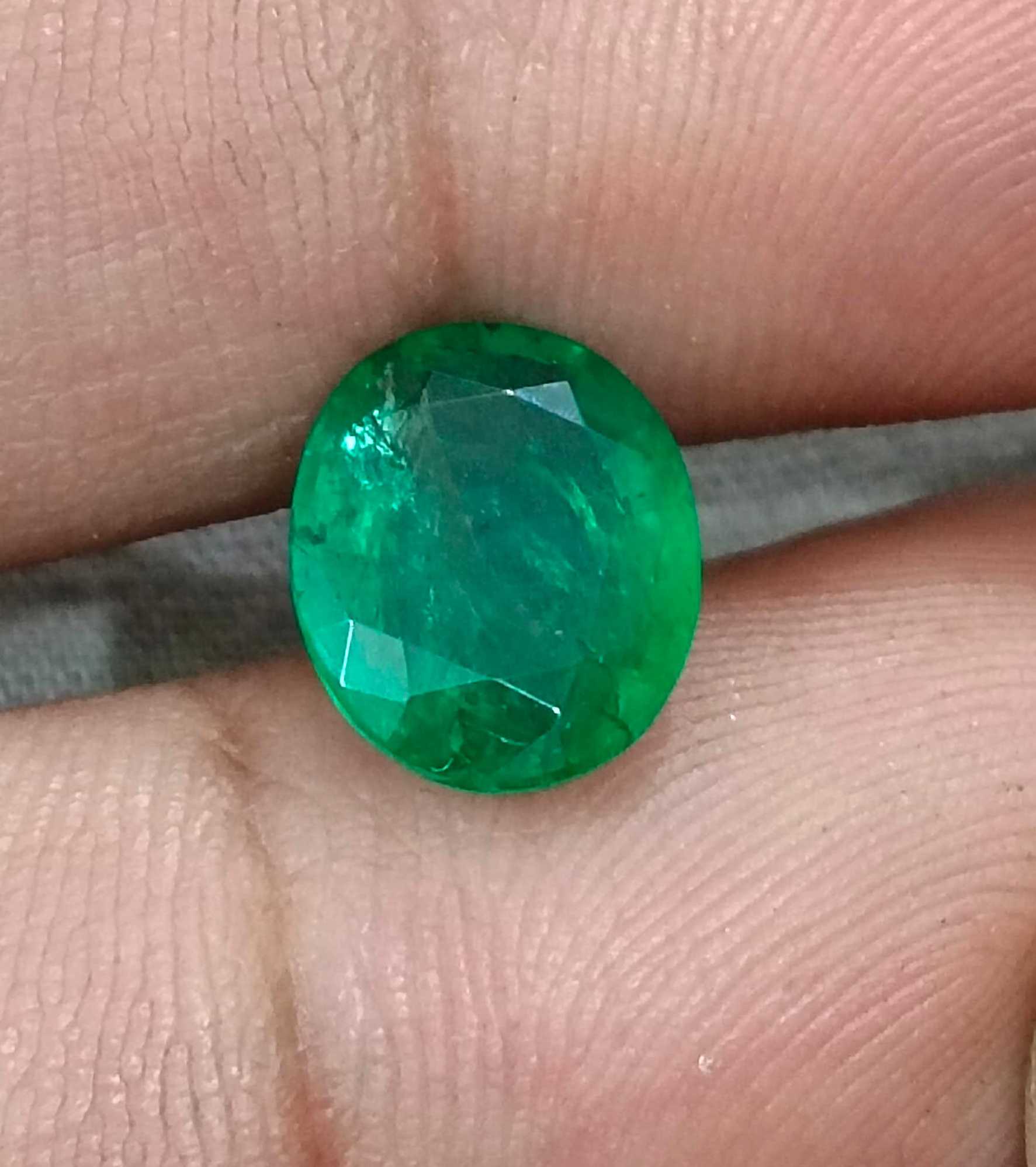 2.68ct Vivid green oval cut certified natural Zambian emerald 