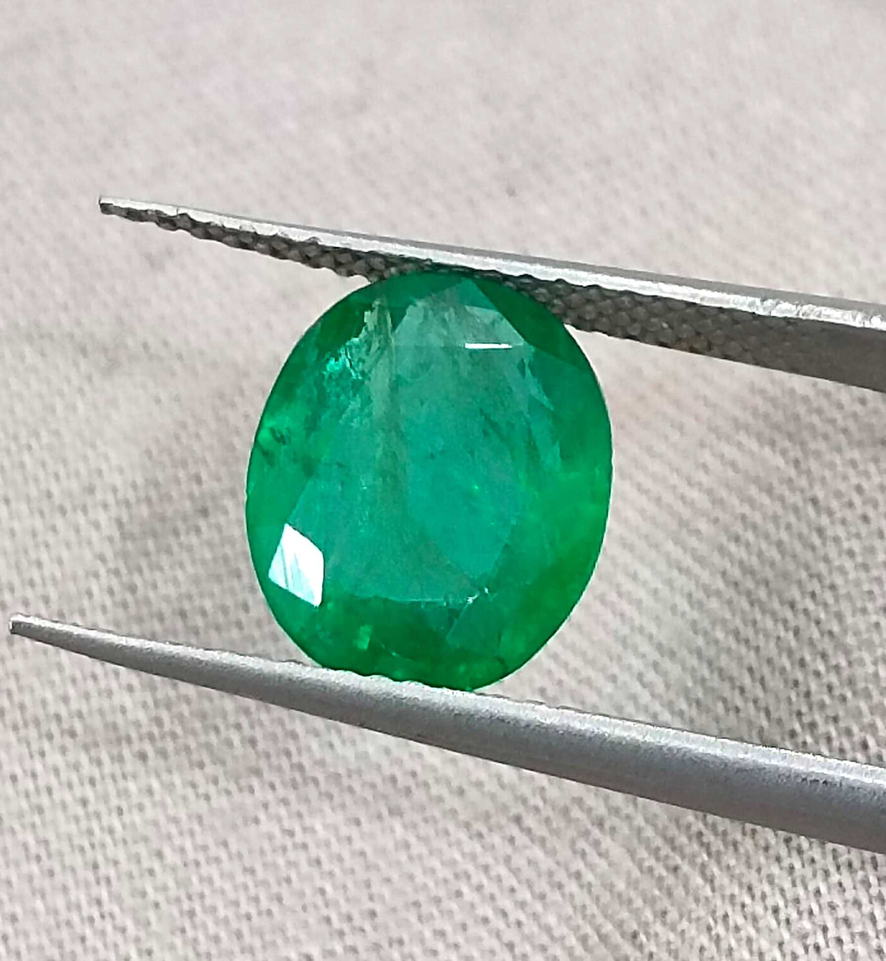 2.68ct Vivid green oval cut certified natural Zambian emerald 