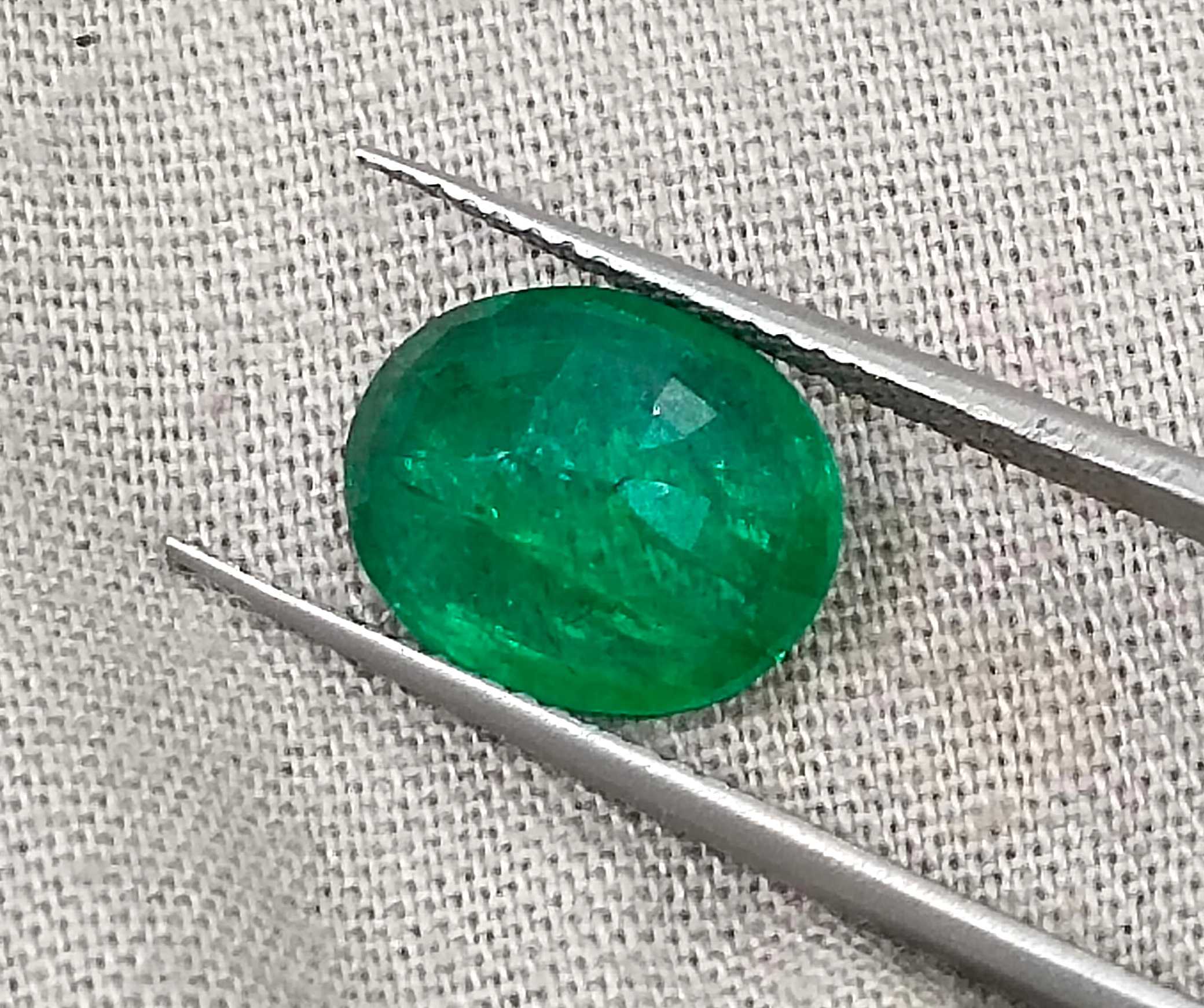 2.68ct Vivid green oval cut certified natural Zambian emerald 