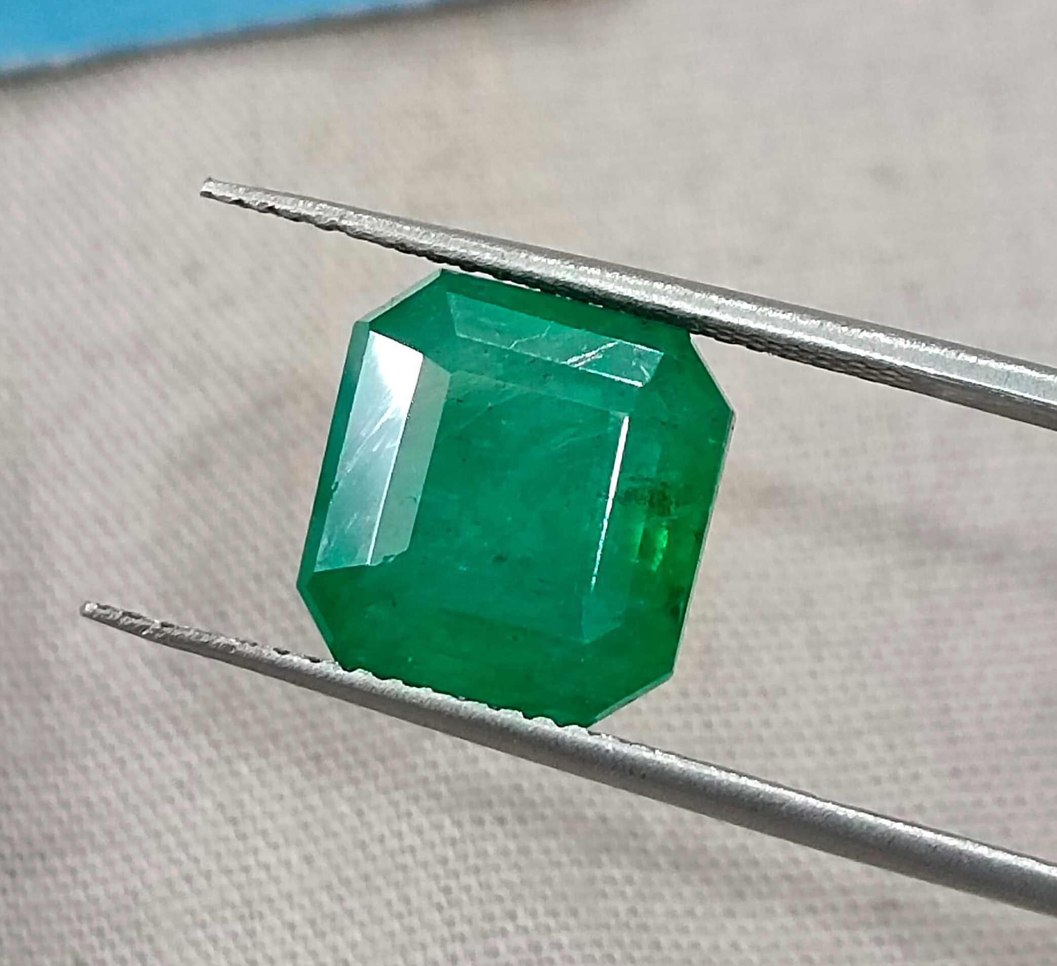 4.88ct GSI certified medium green octagon cut Zambian emerald stone 