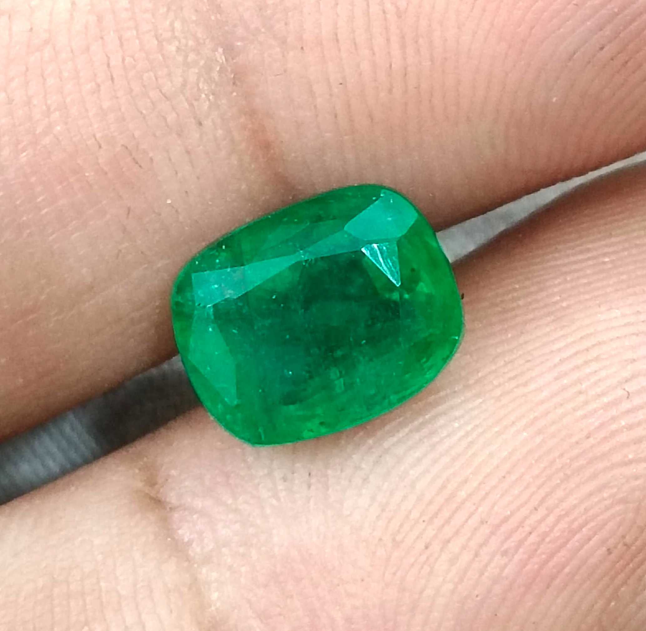 3.34ct Certified natural vivid medium green Zambian emerald cushion cut stone 