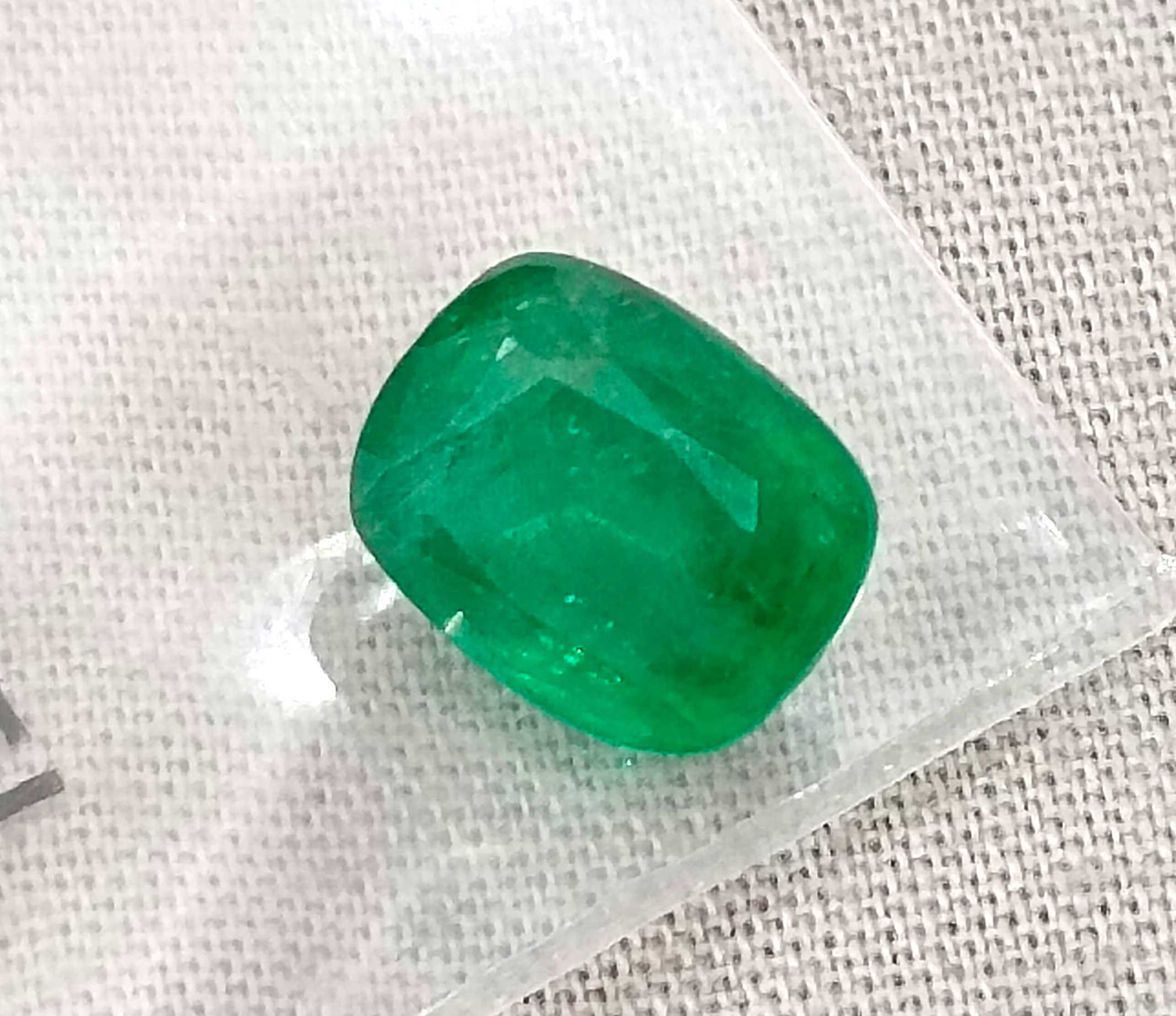 3.34ct Certified natural vivid medium green Zambian emerald cushion cut stone 