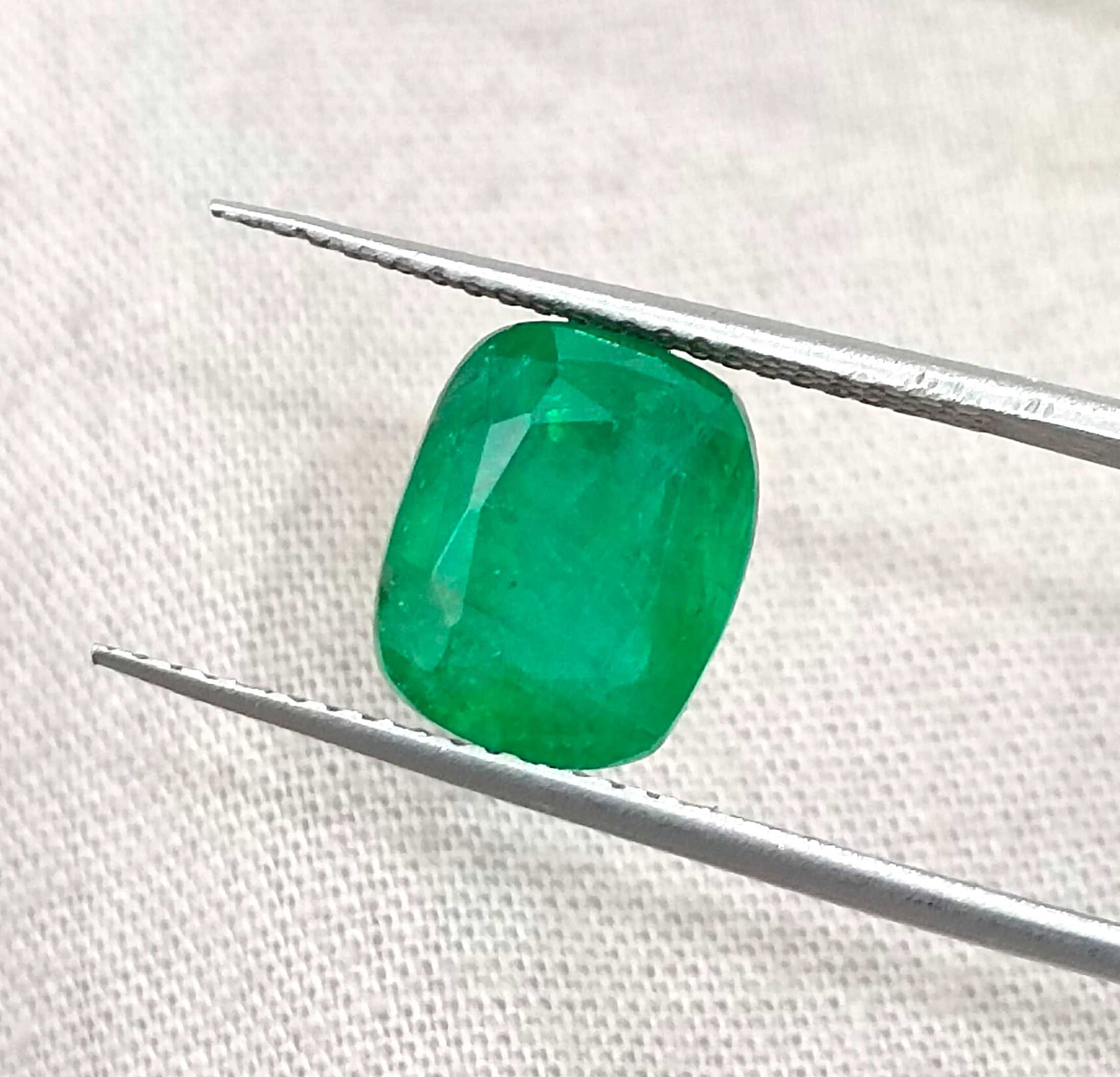 3.34ct Certified natural vivid medium green Zambian emerald cushion cut stone 