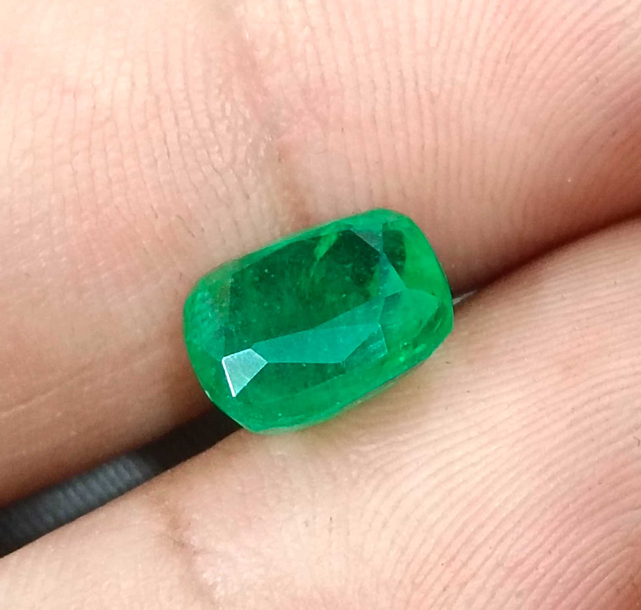 3.34ct Certified natural vivid medium green Zambian emerald cushion cut stone 