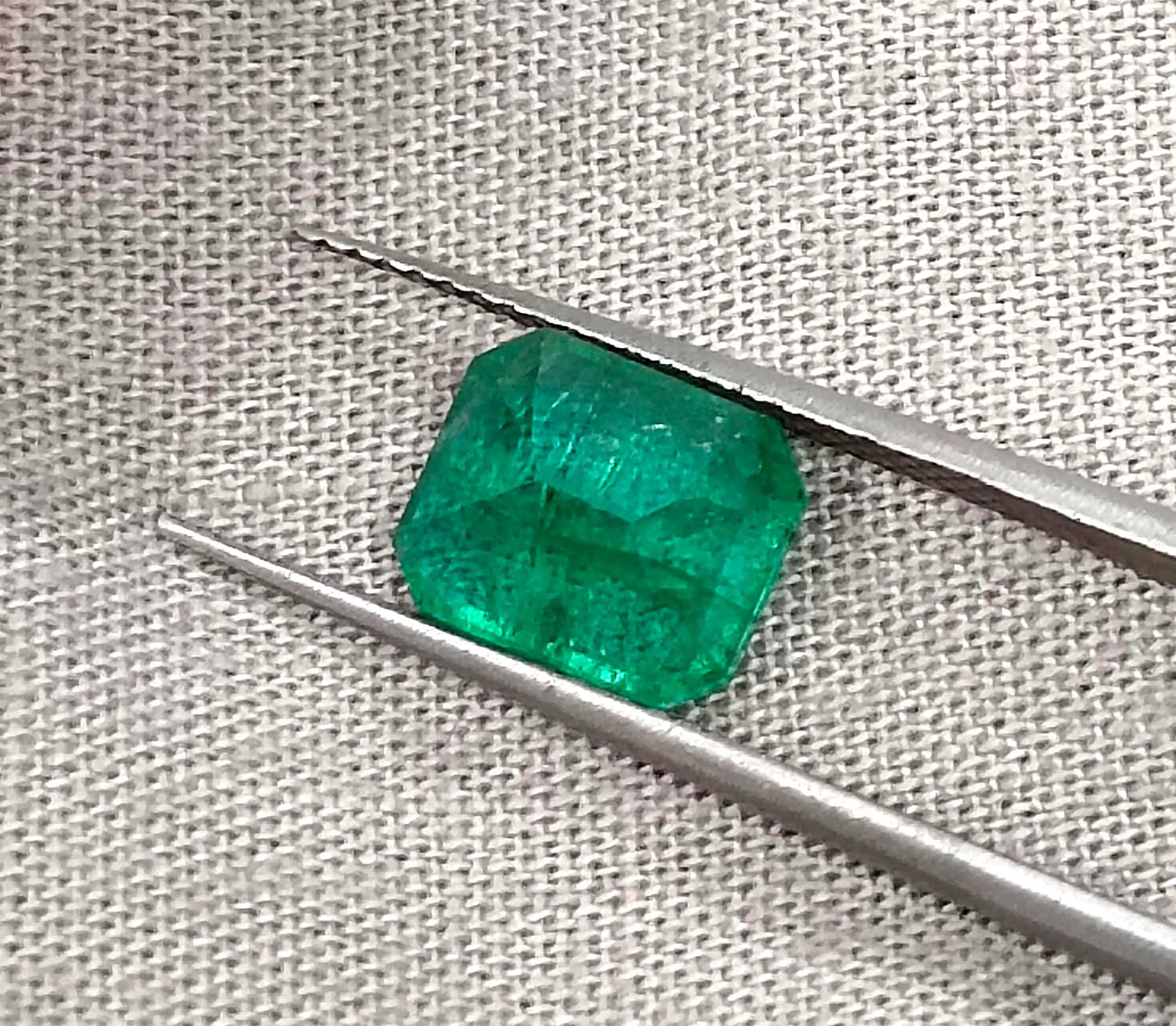 2.30ct Intense spring green octagon cut Zambian emerald loose gemstone