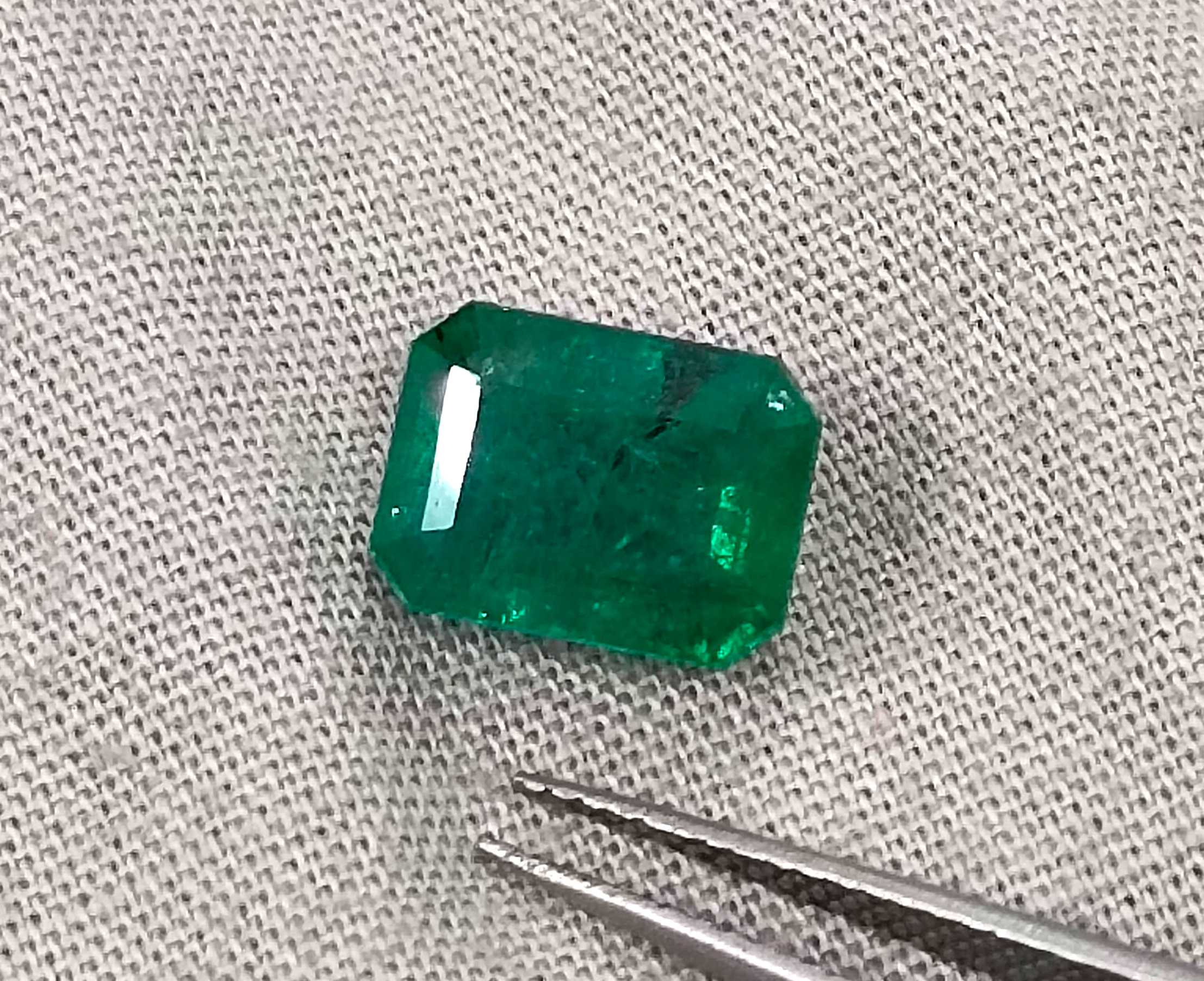 3.31ct GSI certified deep green natural octagon cut Zambian emerald 